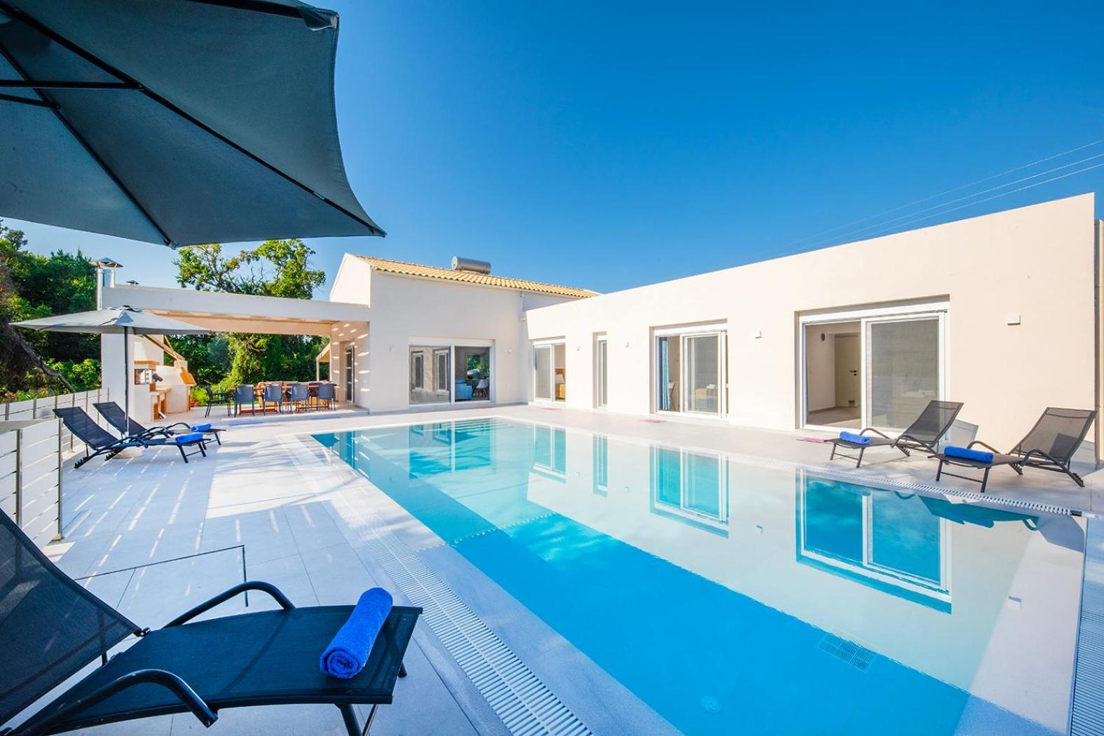 Villa Ami, Roda, Corfu: 10 Guests, Heated Pool, Private Mini Golf, Pool Table & More!! Exterior photo