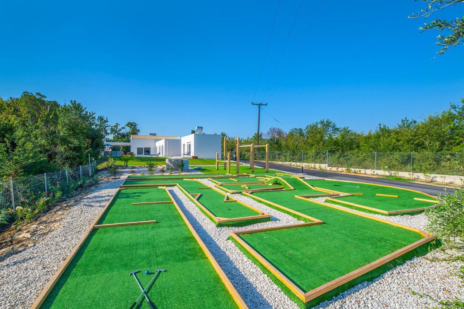 Villa Ami, Roda, Corfu: 10 Guests, Heated Pool, Private Mini Golf, Pool Table & More!! Exterior photo
